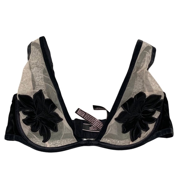 Victoria's Secret Other - Victoria's Secret Black and Cream Floral Lace Bra